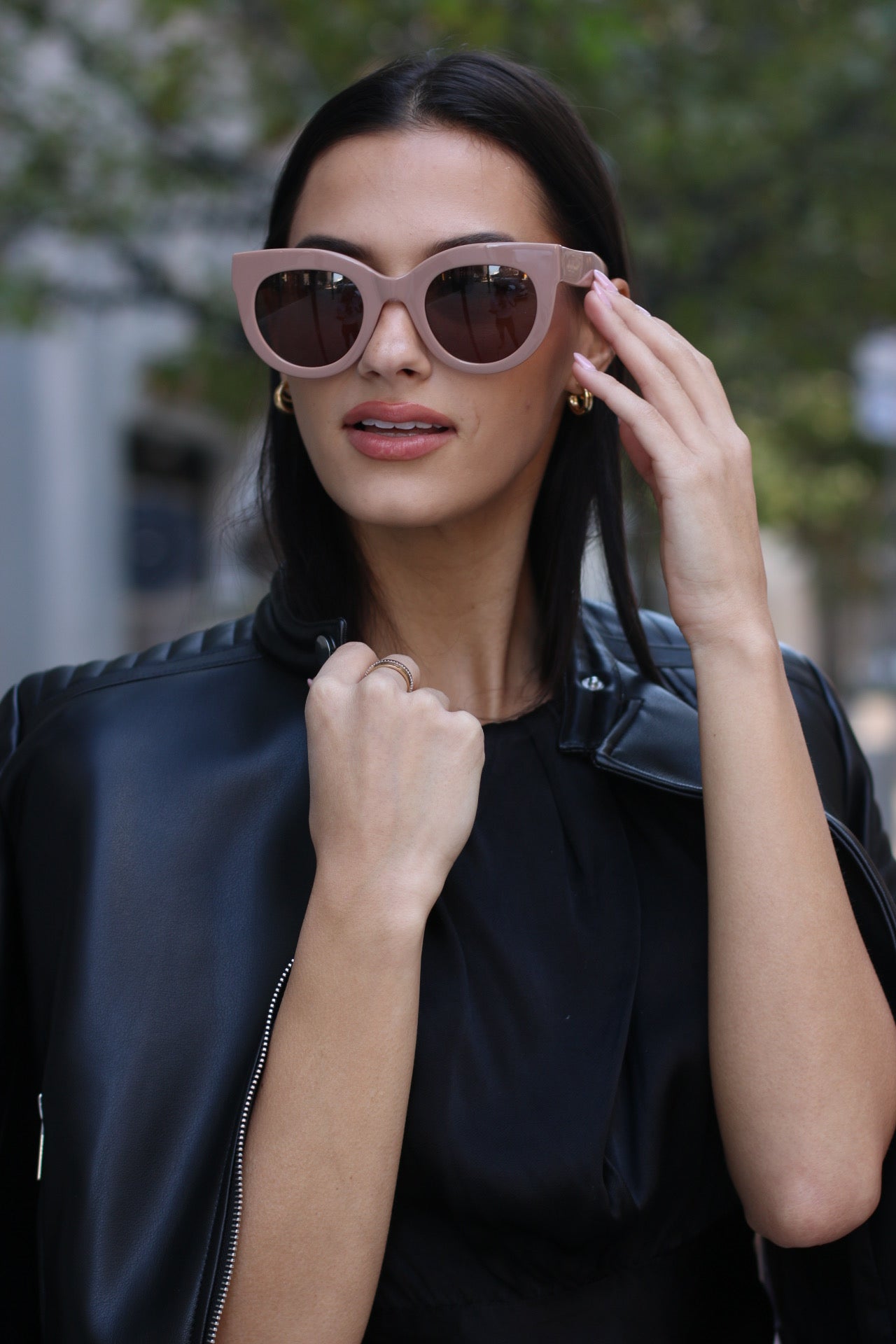 Alexander McQueen - Women's Seal Logo Cat-Eye Sunglasses - Opal Pink -  Alexander McQueen Eyewear - Avvenice